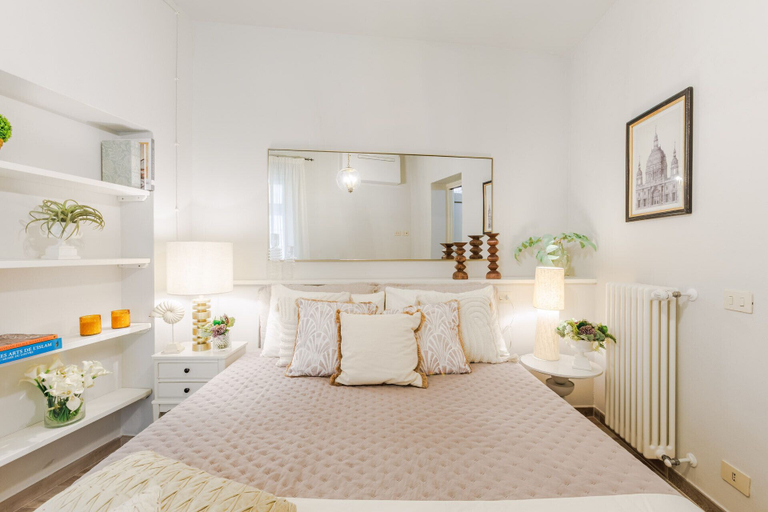 Room 2, The Hidden Alley Apartment, Lucca