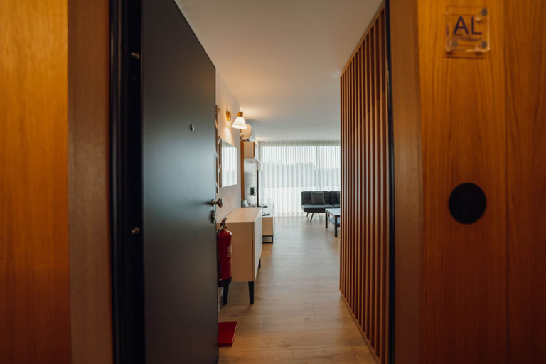 Room 2, Amazing Riverview Apartment w Pool by Vacationy, Vila Nova de Gaia