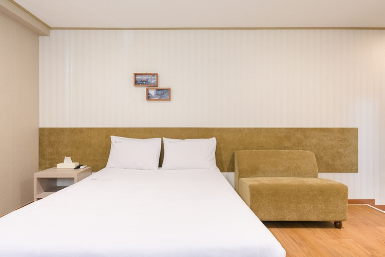 Bedroom 2, Pinehill Hotel, Seogwipo