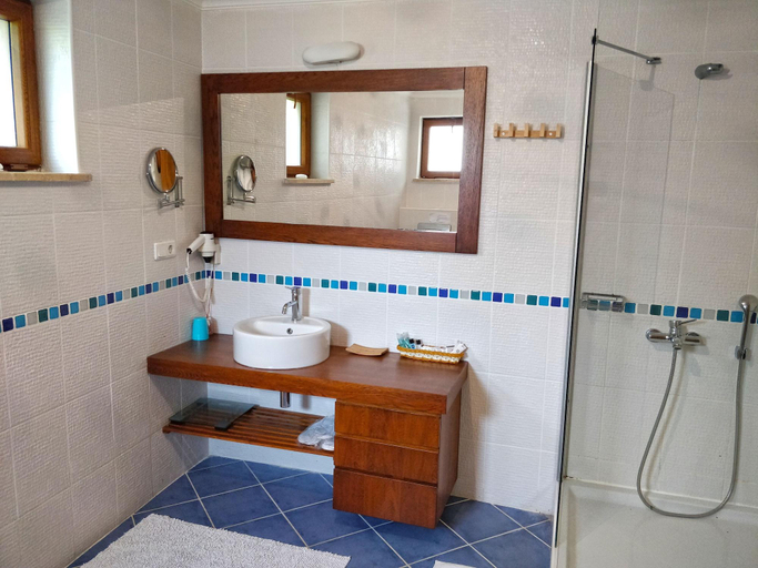 Bathroom 3, Zephyros Hotel, Datça