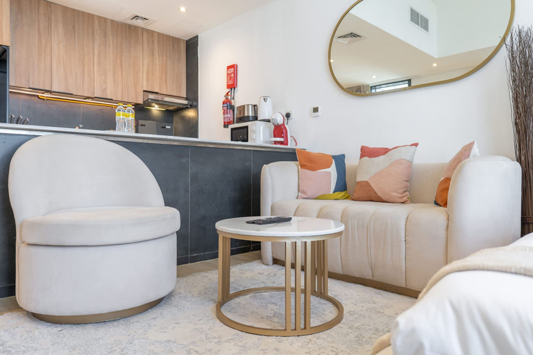 Room 4, Stunning Studio in Regina Tower With Five Hotel View, Dubai