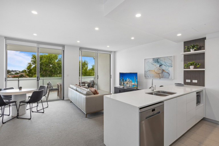 Interior 5, Sleek 2-bed With Balcony and Communal BBQ Area, New Farm