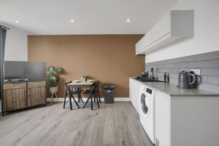 Room 5, Stylish Modern Apartment - Free Parking - W, Cardiff