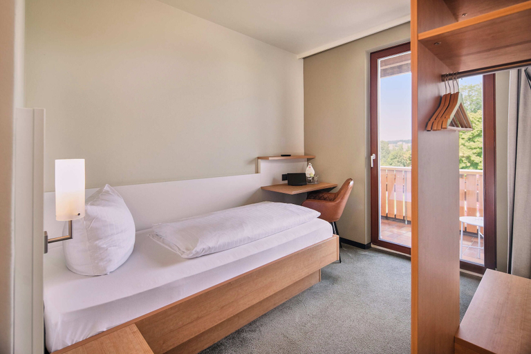 Bedroom 4, Hotel-Restaurant Berghof, Fulda
