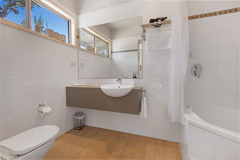 Bathroom 4, Waterfront Retreat At Wattle Point, E. Gippsland - South-West