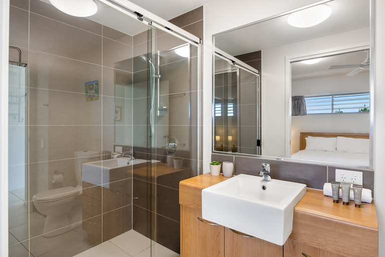 Bathroom 4, Birtinya 1-bed With Canal Views and Pool, Caloundra - Kawana