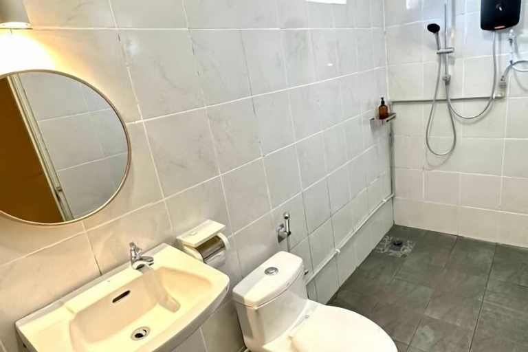 Bathroom 3, Ang Lee Holiday Home 2, Semporna