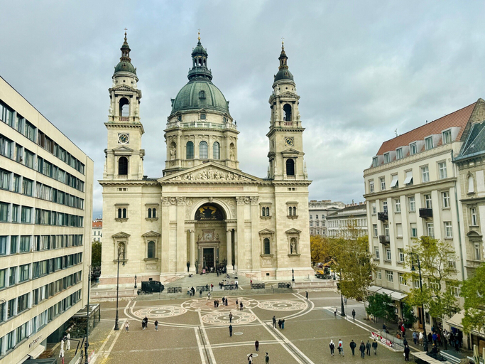 Exterior 2, Basiliq Hotel, Budapesti
