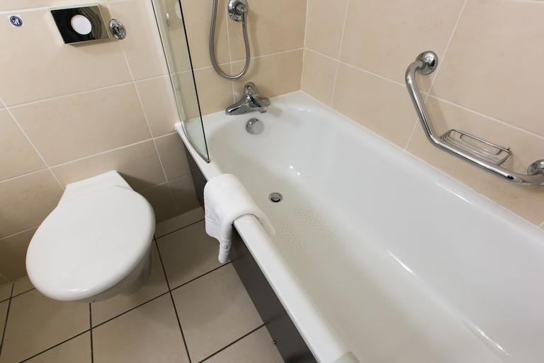 Bathroom 4, Bridgewood Manor, Kent