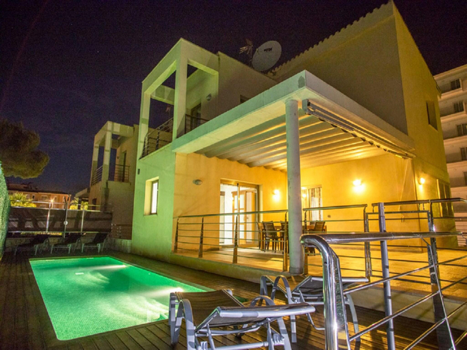 3, Stylish Villa by Playas de Muro, Baleares