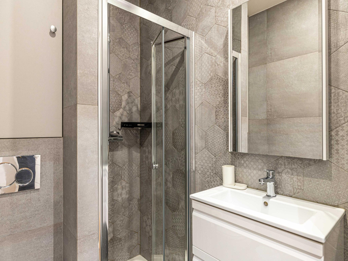 Bathroom, Renovated Cozy Apartment in Cannes Meynadier, Alpes-Maritimes