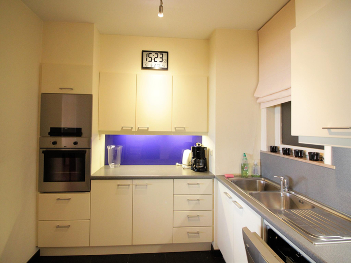 4, Apartment in Het Zoute near Zeedijk Promenade, West-Vlaanderen