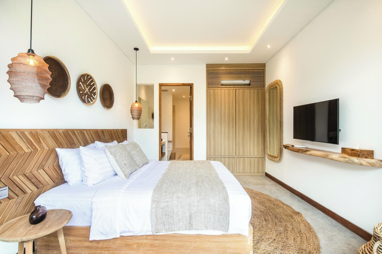 Exterior 5, Coastal Elegance: 4BR Villa, 400m to Finns,, Badung