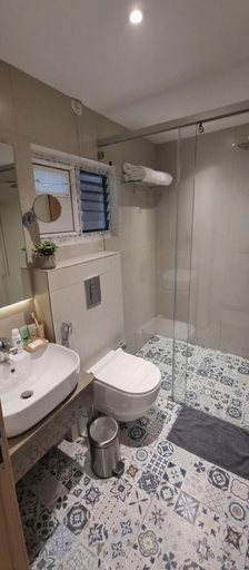Bathroom 2, KLYRA HOTEL, Hyderabad