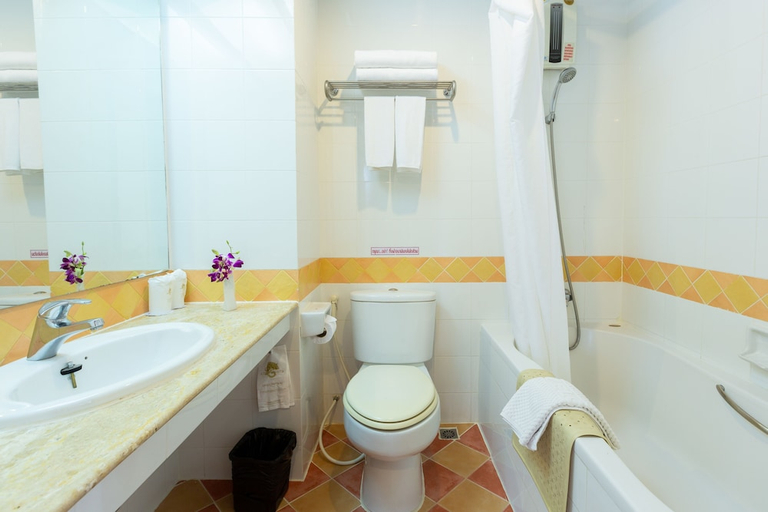 Bathroom, Surin Majestic Hotel, Muang Surin