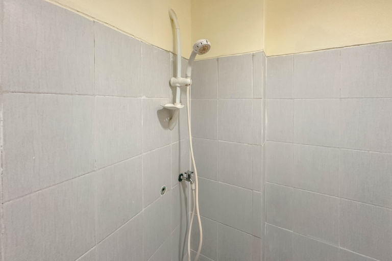 Bathroom 5, Simple 2BR at Dian Regency Apartment By Travelio, Surabaya