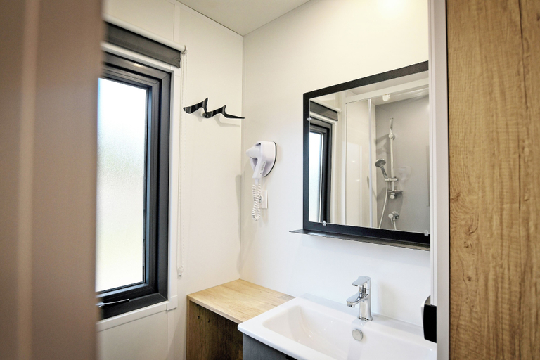 Bathroom 4, Camping Bella Vista, Haute-Corse