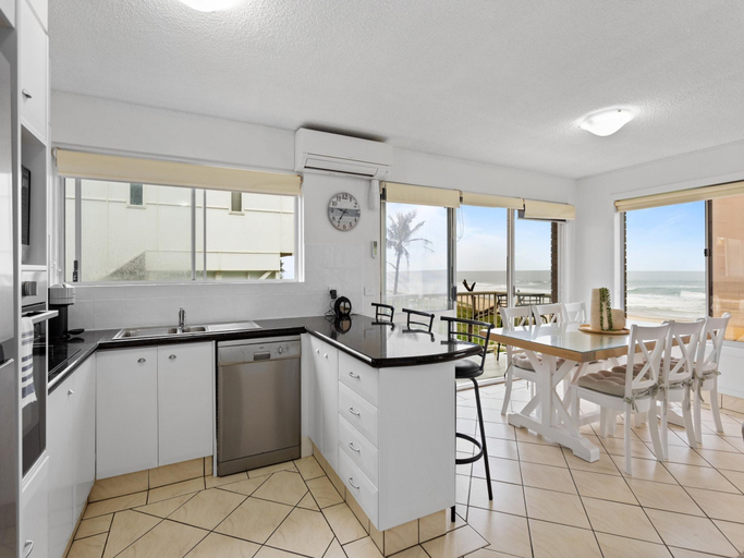 Others 4, Wake to Waves in Spacious 3-Bed Beachfront Unit, Gold Coast