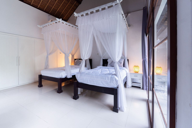 Room amenity 2, Karen's Tropical Villa, Badung
