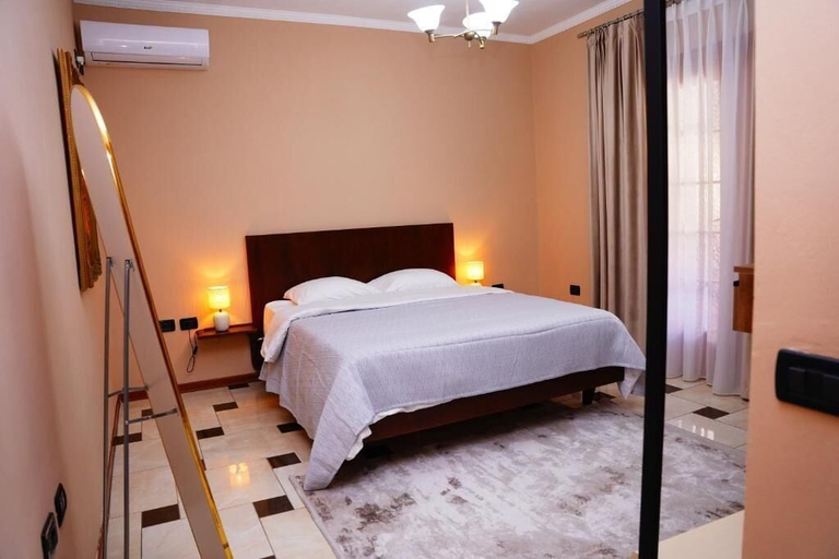 Room 3, Vila 15 by Nam Nam, Tiranës