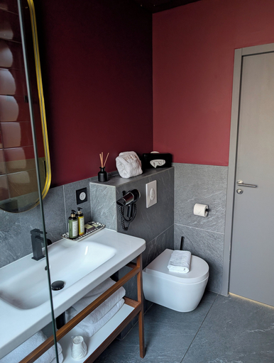 Bathroom 5, Night Experience By Zoo Bordeaux Pessac, Gironde