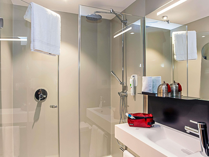 Bathroom 4, ibis Styles Geneve Carouge, Genève
