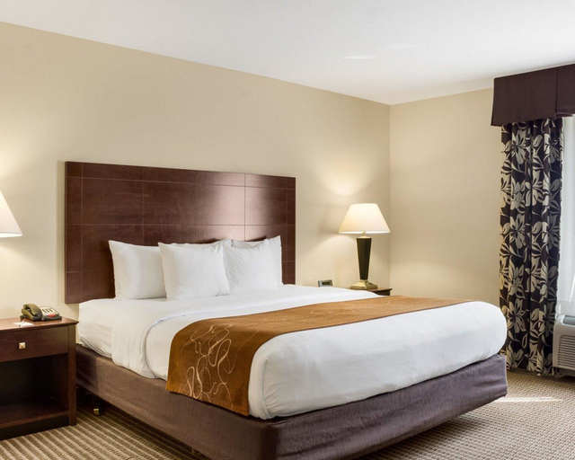 Bedroom 3, Comfort Suites Conference Center Rapid City, Pennington