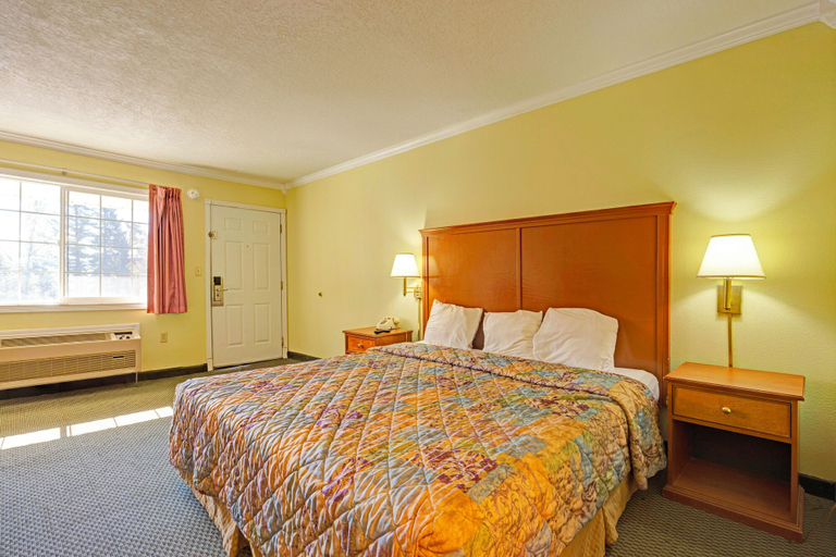Bedroom 3, Capital O Stevenson Inn Riverside, Skamania