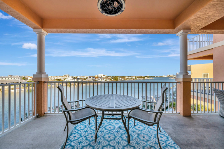 Terrace/patio, Waterfront 3B Balcony Hot Tub Pool Near Beach, Pinellas