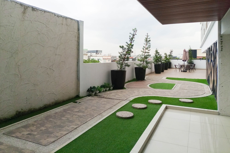 Exterior & Views 1, Cozy Studio At De Prima Apartment, Medan