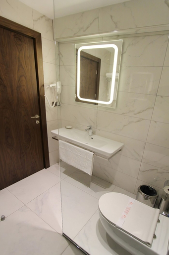 Bathroom 4, Hotel Pisa, Fatih
