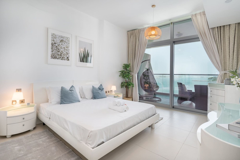 Room 3, Peaceful and Airy 1-bedroom Apartment With the Palm Beach View, Dubai