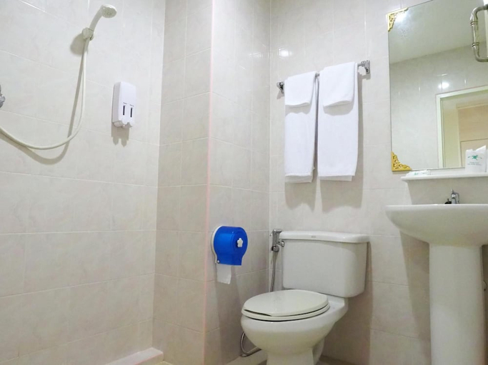 Bathroom 5, New Suanmali Hotel, Pom Pram Sattru