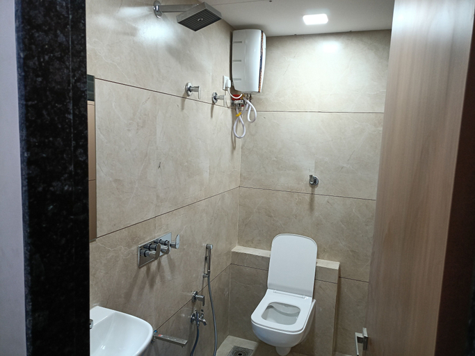 Bathroom, Hotel Ritz Vesu, Surat