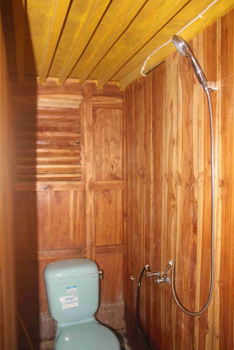 Bathroom, Boat Charter KM.Caroline, West Manggarai