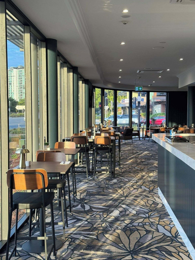 Food & Drinks 5, Hotel Kingsley, Hamilton