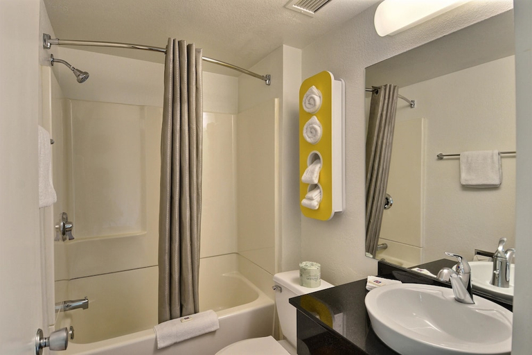 Bathroom 3, Motel 6 Danvers, MA - Boston North, Essex