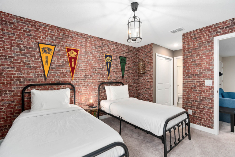 Room 2, Super Close- Disney s Parks w Theme Rooms Pool, Orange