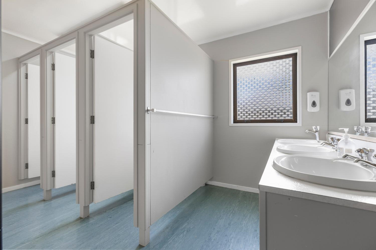 Bathroom, Manowhenua Lodge Hostel, Ruapehu