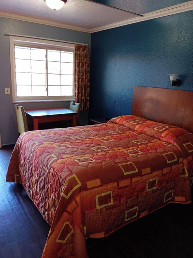 Bedroom 2, Fraser Motel, Macomb