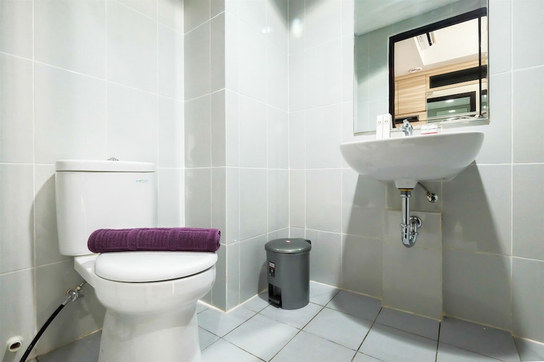 Bathroom 3, Exclusive Studio Casa De Parco Apartment, Tangerang