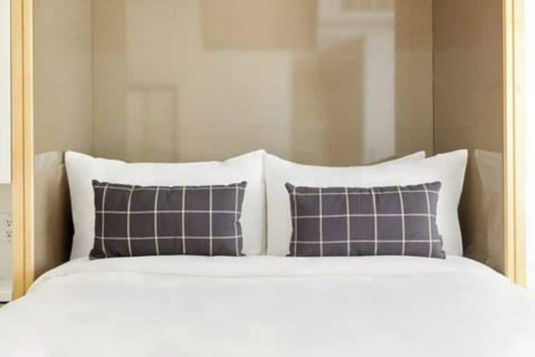 Bedroom 3, The Beverley Hotel, Toronto