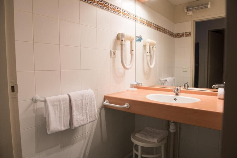 Bathroom 4, De Jouvence, Landes