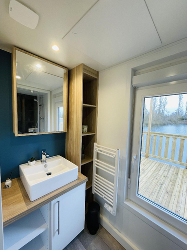 Bathroom 4, Les Etangs de la Bassée, Seine-et-Marne