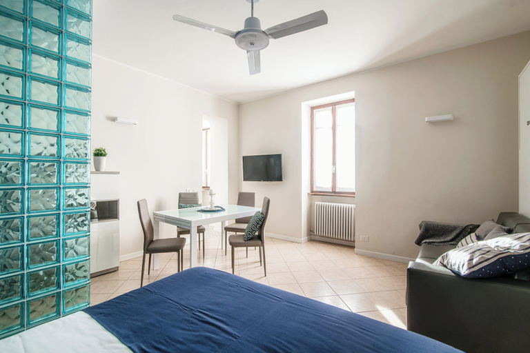 Room 2, Cigni, Como