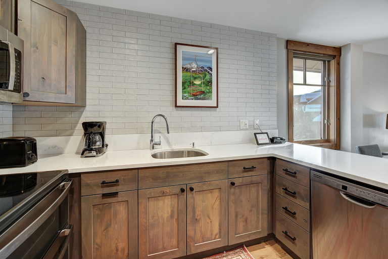 Private kitchen 2, Beautifully Updated Mountain Chic Condo 1 Bedroom Condo, Summit