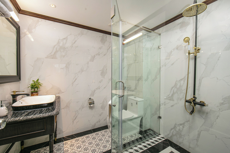 Bathroom 5, Media Central Hotel & Spa, Hoàn Kiếm