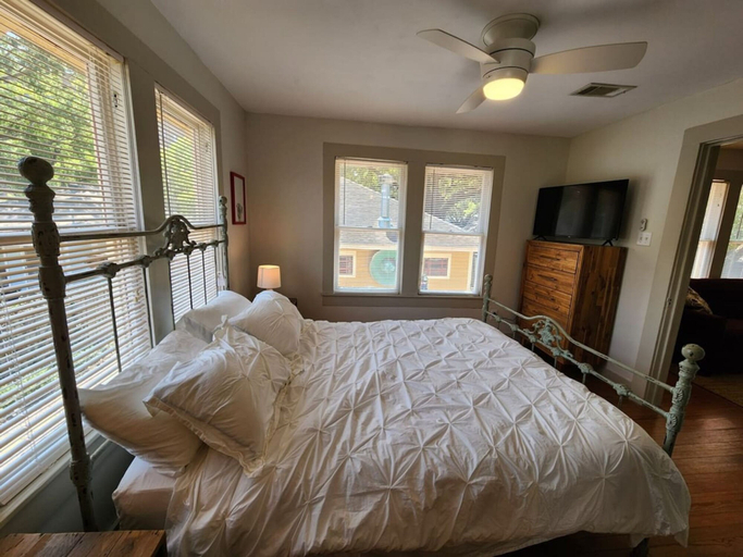 Room 3, Quiet Heights Hideaway Walk to Restaurants, Houston