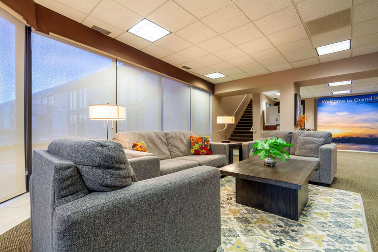 Public Area 2, Suburban Studios I-80 Grand Island, Hall