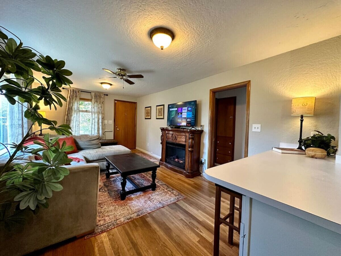 Living area 4, Seattle's Starlight Bungalow, Seattle